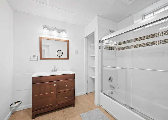 Shadyside, !d Modern And Bright Private Bedroom With Shared Bathroom * Pittsburgh