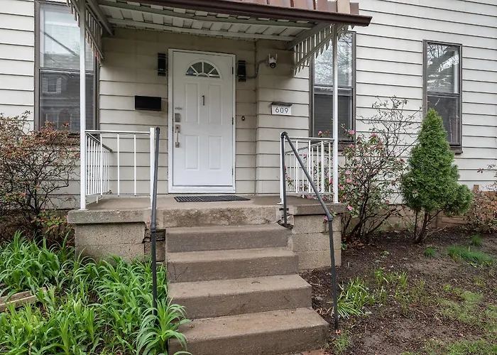 Homestay Shadyside, !d Modern And Bright Private Bedroom With Shared Bathroom Pittsburgh