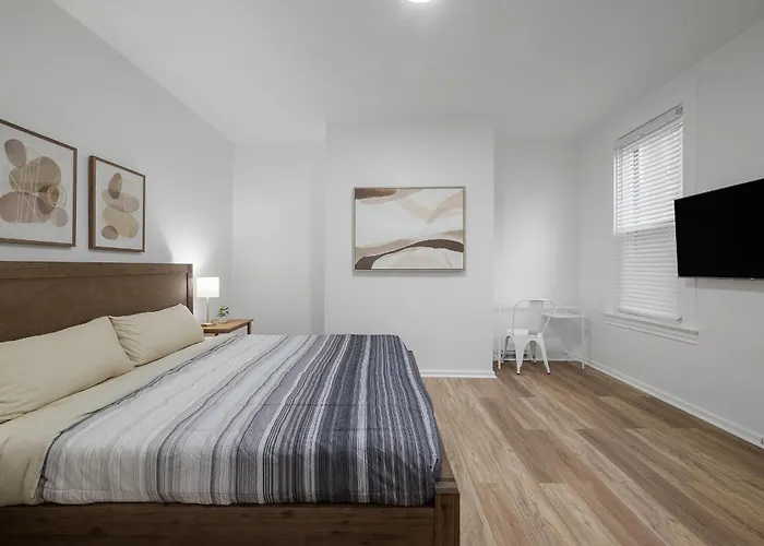 Shadyside, !d Modern And Bright Private Bedroom With Shared Bathroom